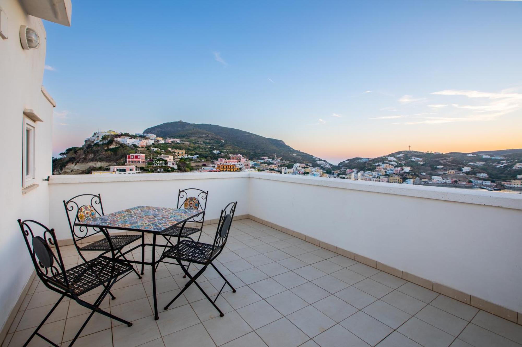 Hotel Torre Dei Borboni Ponza Ngoại thất bức ảnh