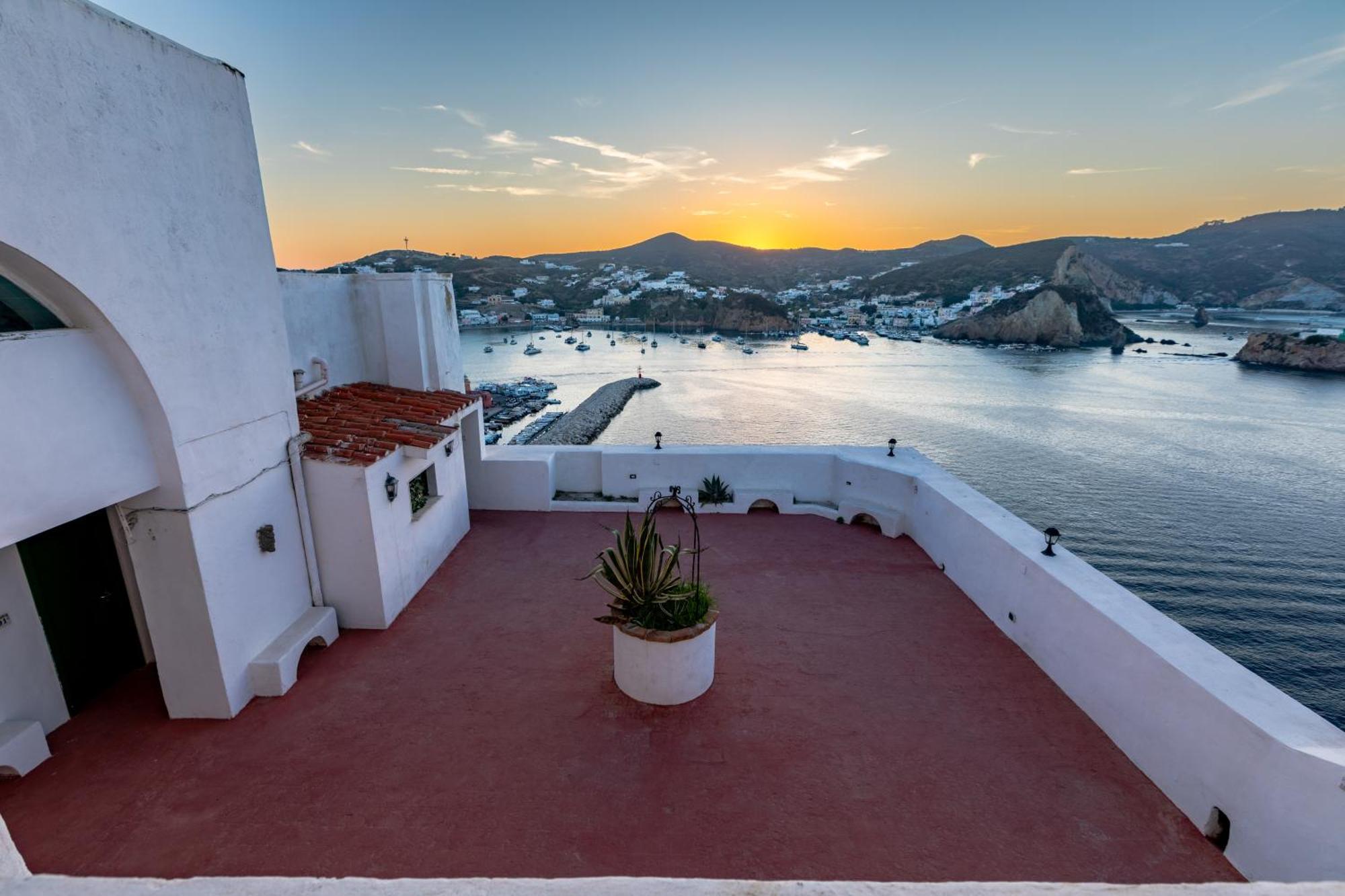 Hotel Torre Dei Borboni Ponza Ngoại thất bức ảnh