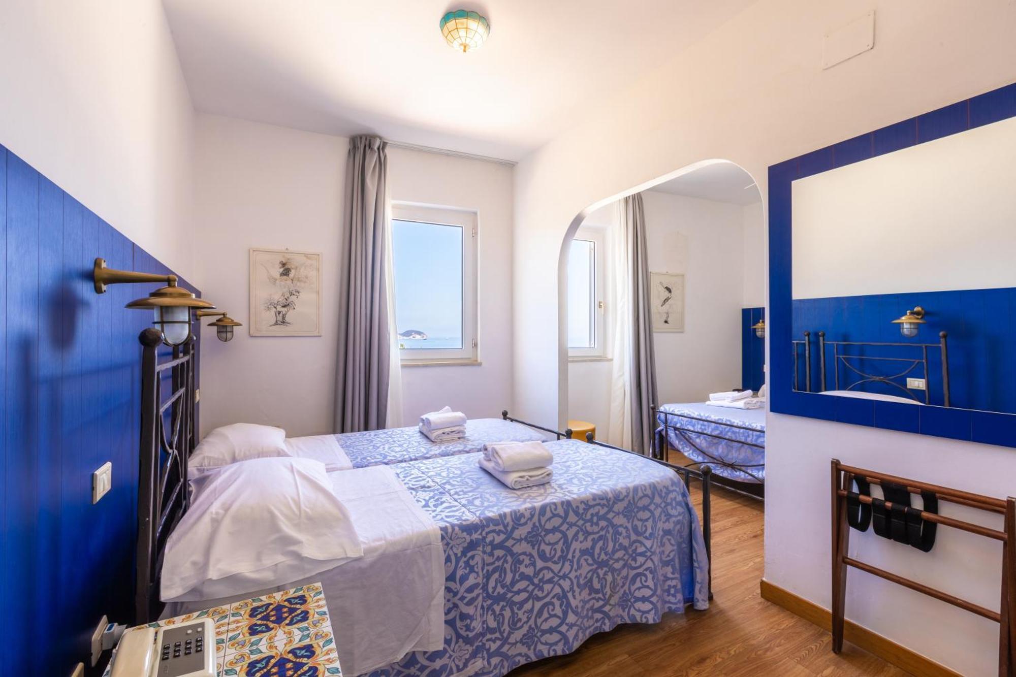 Hotel Torre Dei Borboni Ponza Ngoại thất bức ảnh