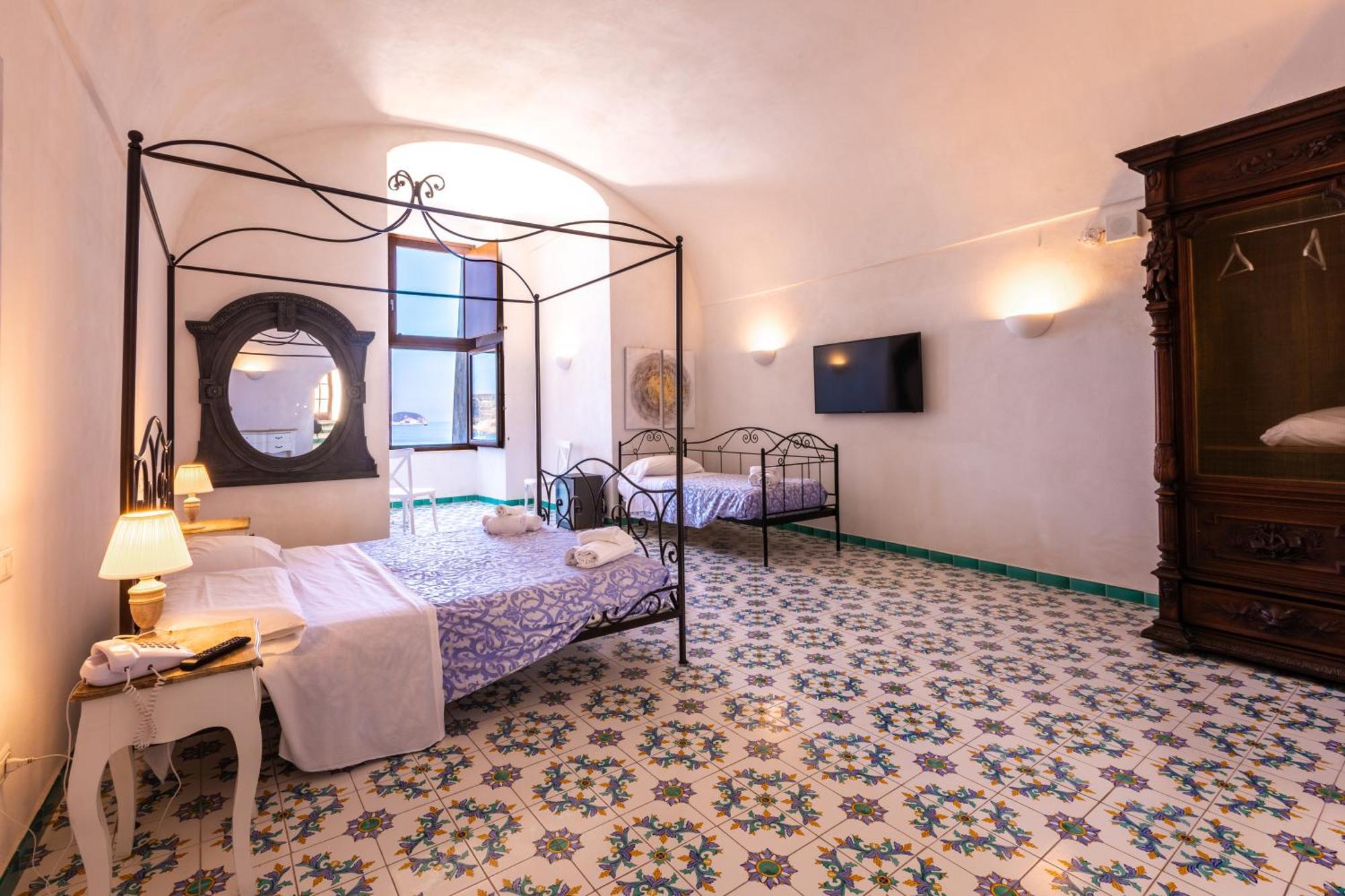 Hotel Torre Dei Borboni Ponza Ngoại thất bức ảnh