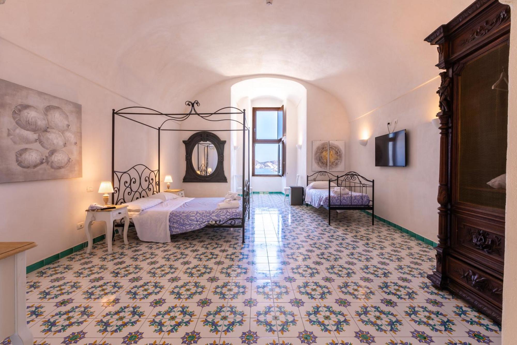 Hotel Torre Dei Borboni Ponza Ngoại thất bức ảnh