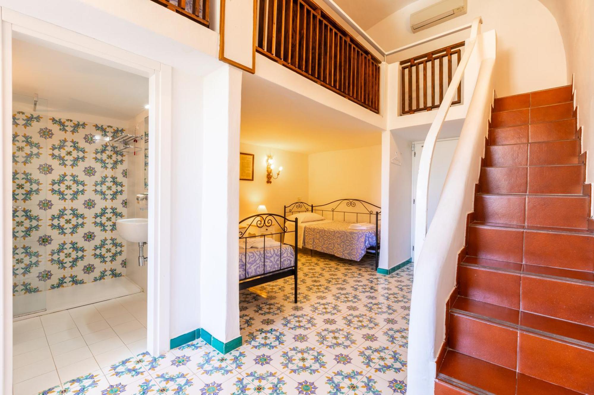 Hotel Torre Dei Borboni Ponza Ngoại thất bức ảnh