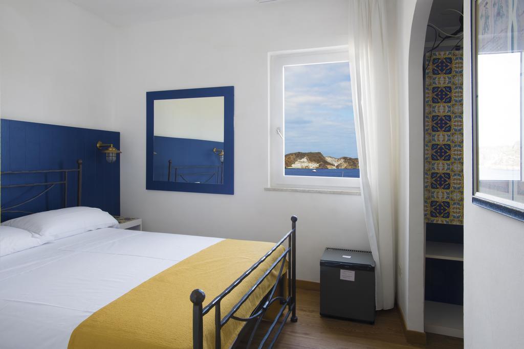 Hotel Torre Dei Borboni Ponza Ngoại thất bức ảnh