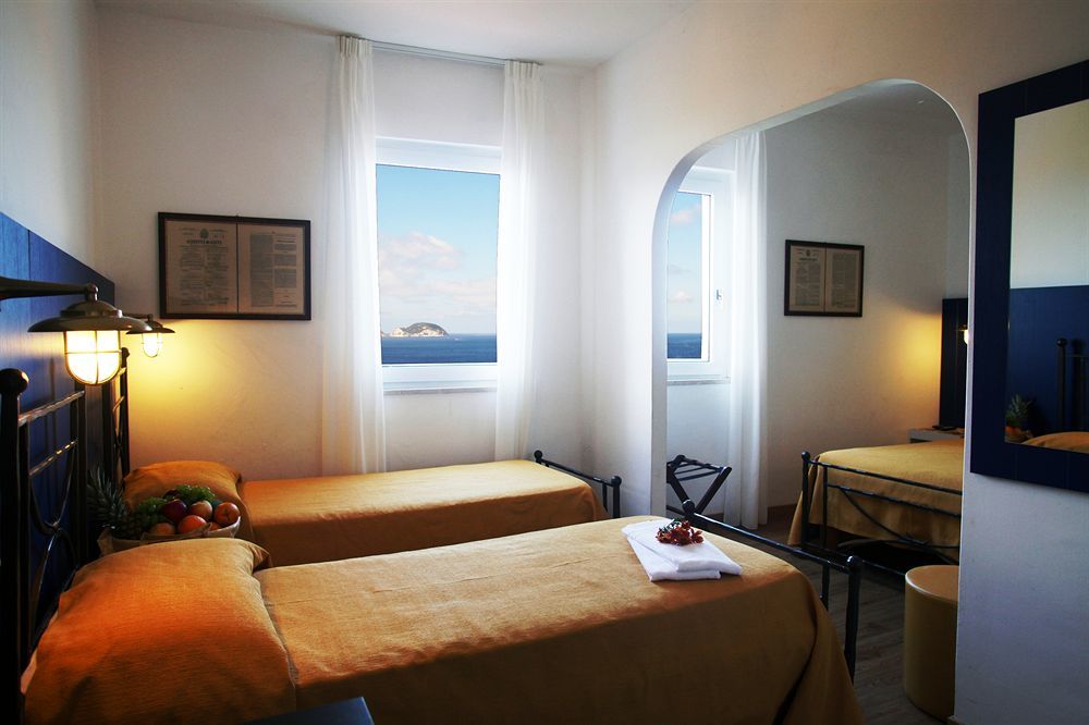 Hotel Torre Dei Borboni Ponza Ngoại thất bức ảnh